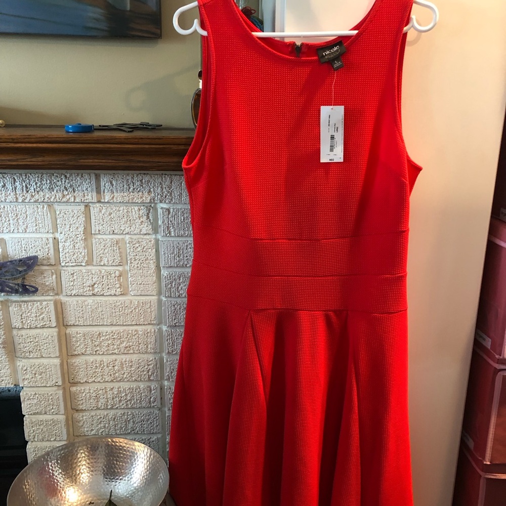 Nicole Miller Ultimate Red Sleeveless Fit and flare dress Size Large. BN…